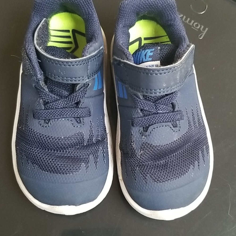 Nike Tennis Shoes